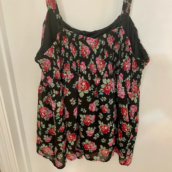 Torrid Tank - Picture 3 of 3